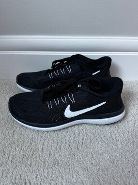 Black Nike Flex 2017 Run Womens, Size 6